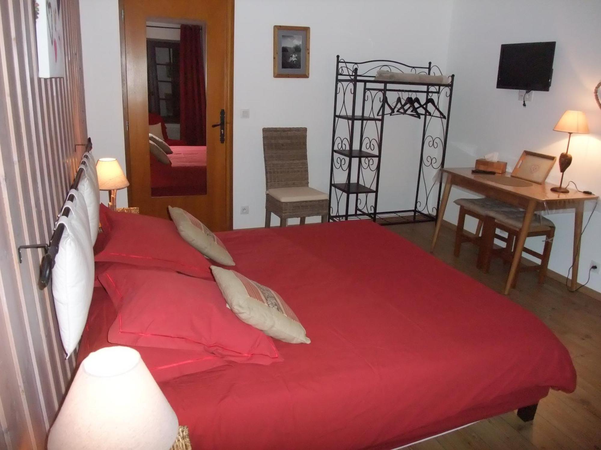 Le Domaine Du Grand Cellier Chambres D'Hotes En Savoie Tournon Room photo